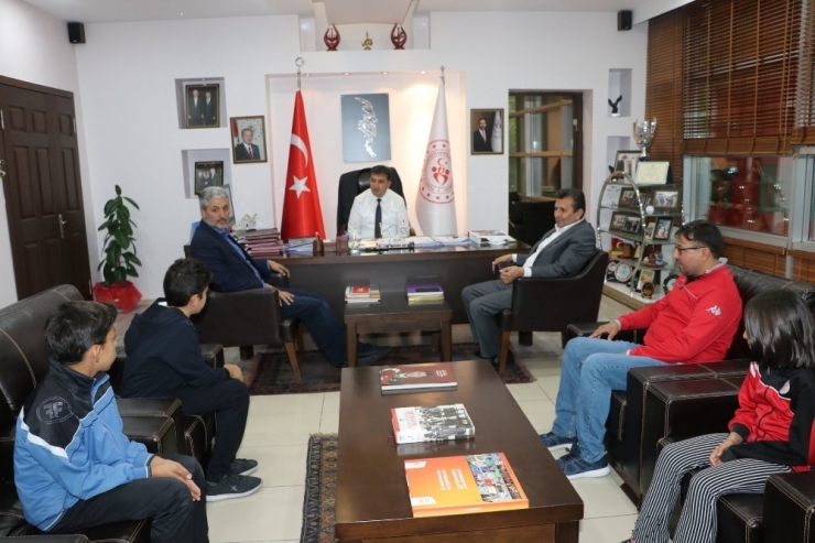 Şampiyon Taekwondocular’dan Eskici’ye Ziyaret