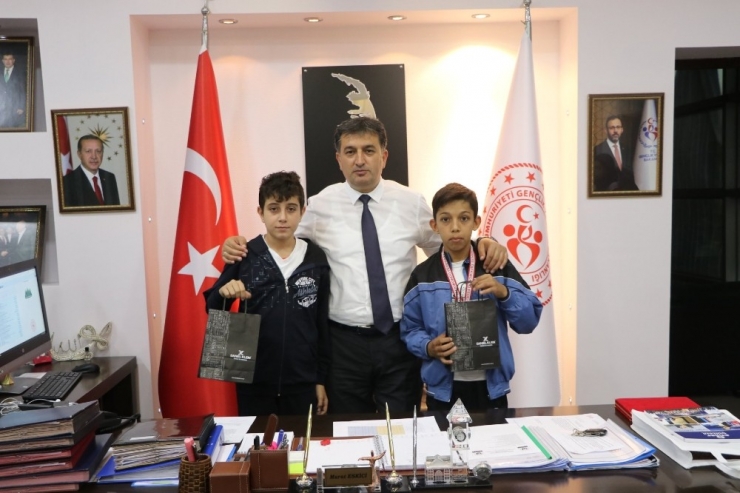 Şampiyon Taekwondocular’dan Eskici’ye Ziyaret