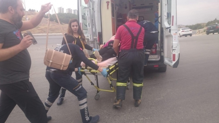 İki Otomobil Çarpıştı: 1 Yaralı