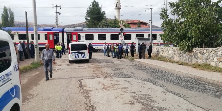 Tren Yayaya Çarptı