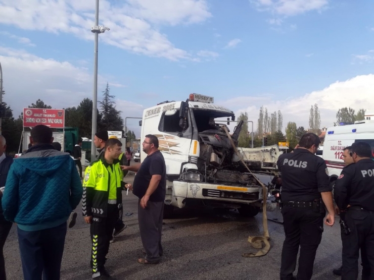 Afyonkarahisar’da Trafik Kazası: 3 Yaralı