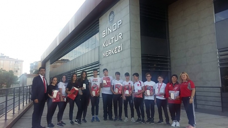 12 Sporcu Yılın En’leri Ödülünü Aldı