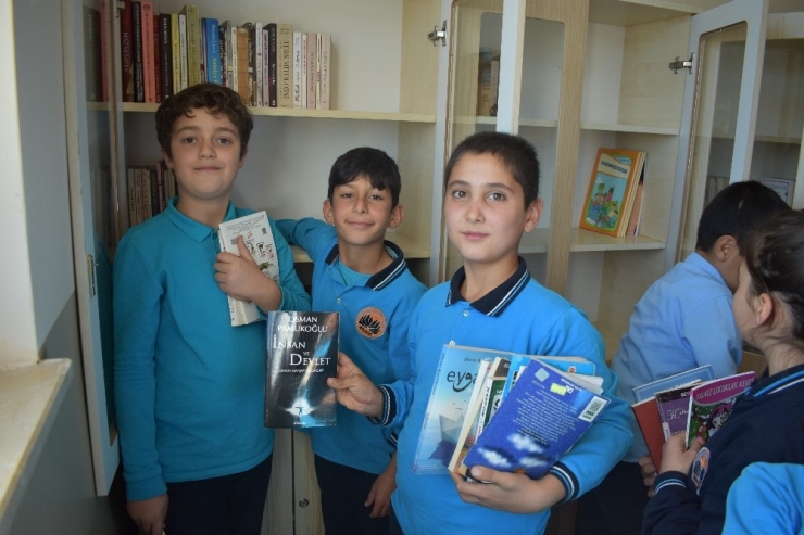 Adilcevaz’a İki Ayrı Kütüphane