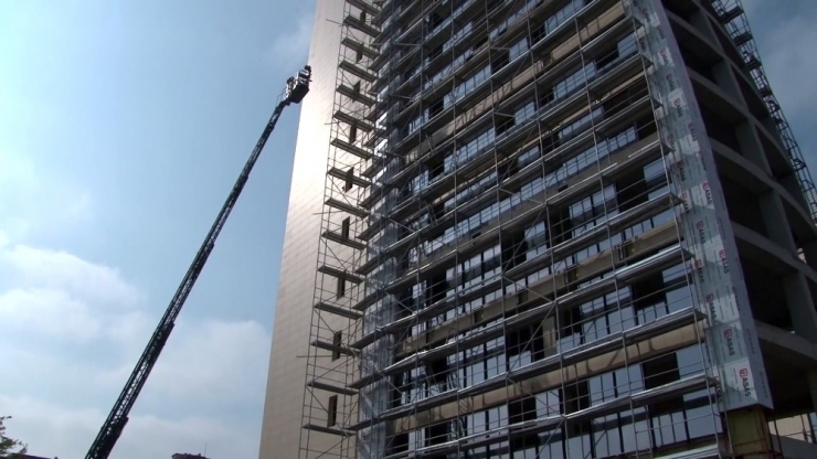 Ataşehir’de 21 Katlı İnşaatta Yangın Paniği