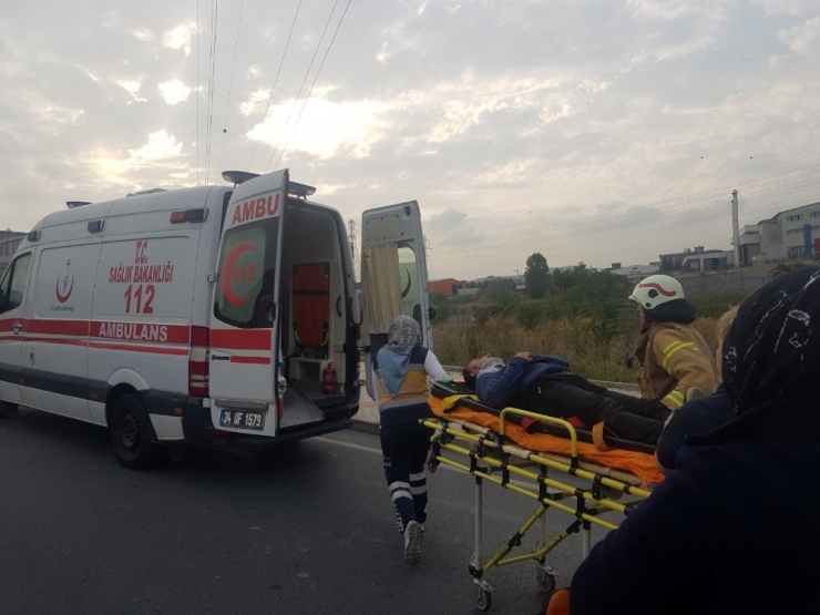 Başakşehir’de Servis Aracı Duvara Çarptı: 8 Yaralı