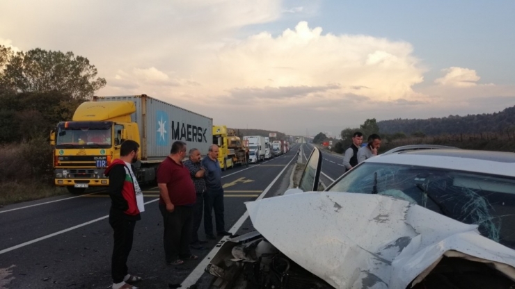 Arazi Aracının Çarptığı Işıklı Tabela Yolu Trafiğe Kapattı