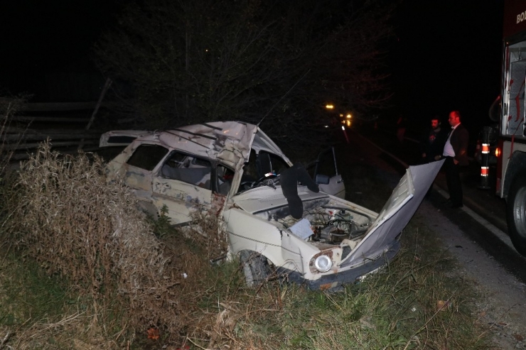 Bolu’da Kamyonla Çarpışan Otomobildeki 3 Kişi Hayatını Kaybetti