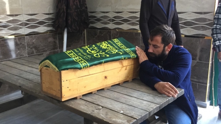 2.5 Aylık Abdulhamit Bebek Toprağa Verildi