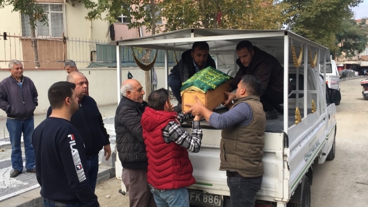 2.5 Aylık Abdulhamit Bebek Toprağa Verildi