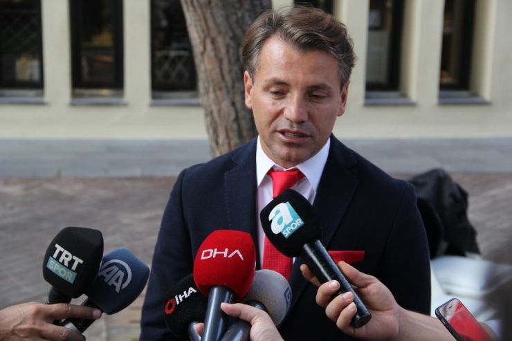 Tamer Tuna: "Milli Takımımızı Bu Süreçte Gösterdikleri Duruş İçin Tebrik Ediyorum"