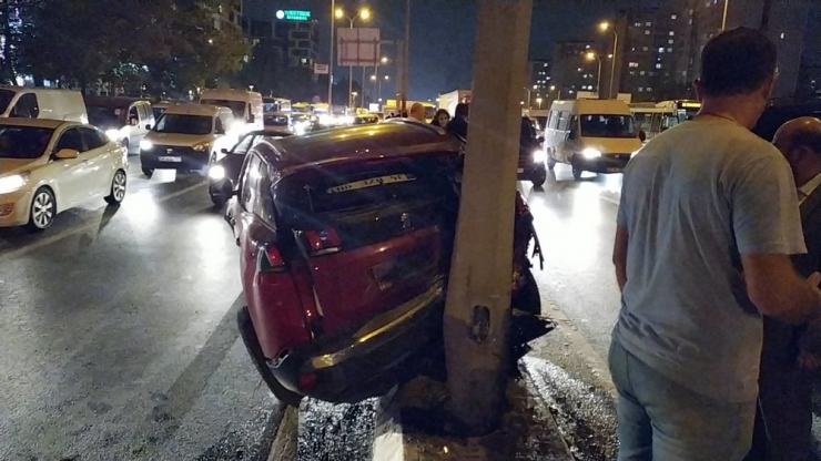 E-5’te İki Otomobil Çarpıştı, Trafik Durma Noktasına Geldi