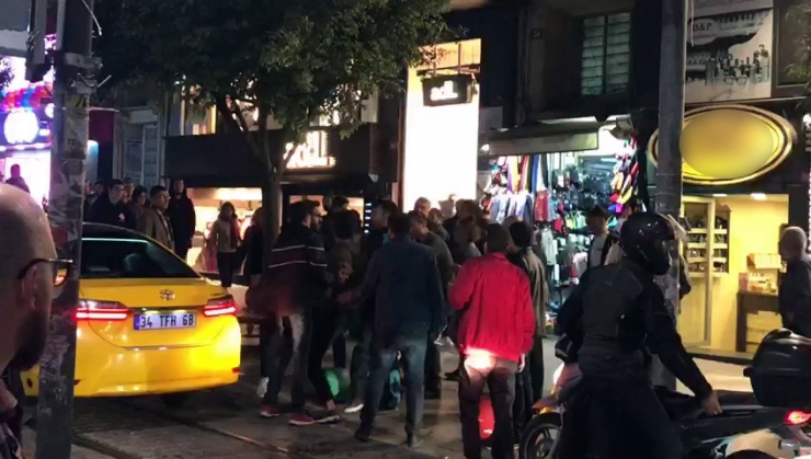 Taksiciden Aracına Tekme Atan Şahsa Uçan Tekme