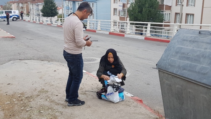 Çöp Kutusunun Yanına Bırakılan Bebek Çantası Polisi Alarma Geçirdi