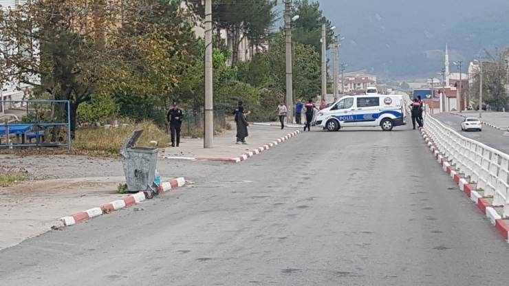 Çöp Kutusunun Yanına Bırakılan Bebek Çantası Polisi Alarma Geçirdi