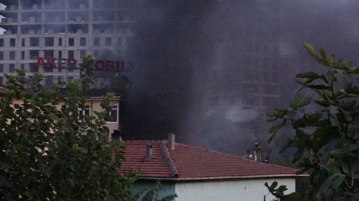 Kartal’da Mobilya Atölyesi Alevlere Teslim Oldu