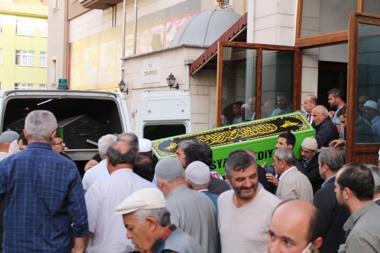 Tosya’da Kaybolduktan Sonra Ölü Bulunan Kadın Toprağa Verildi