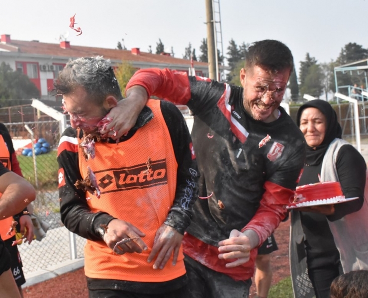 Balıkesirspor’da Andusic’e Sürpriz Doğum Günü Kutlaması