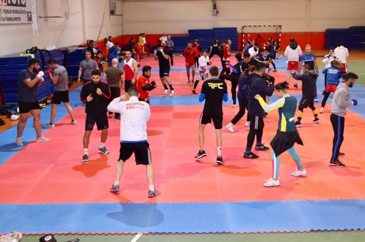 Kick Boks Milli Takımı, Demirkazık’ta Hazırlanıyor