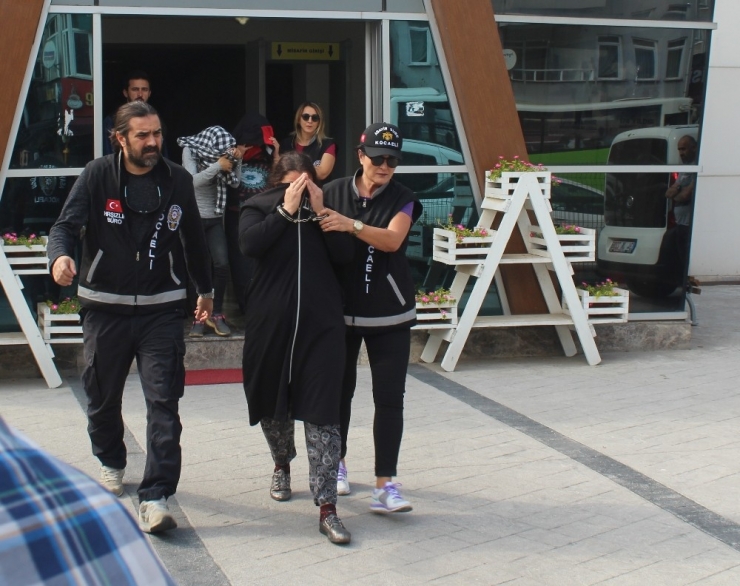 Suç Makinesi Hırsızlar İş Başındayken Ev Sahibine Yakalandı