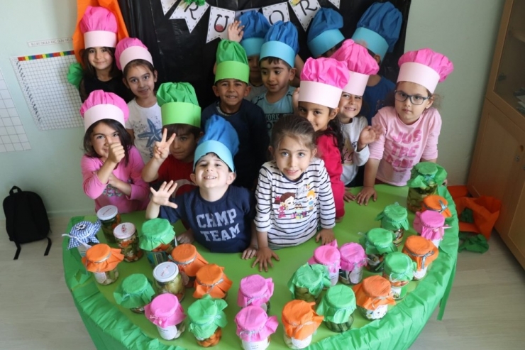 Öğrenciler, Turşu Yapmasını Öğrendi