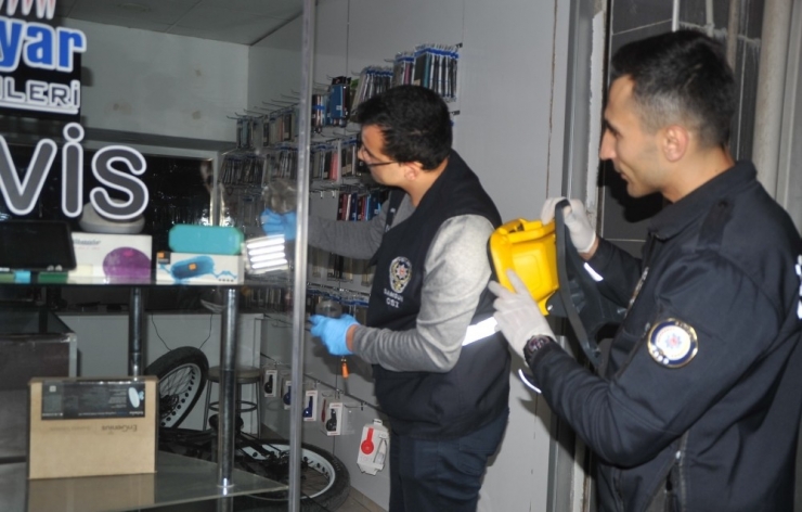 Bafra’da İş Yerinden Telefon Hırsızlığı