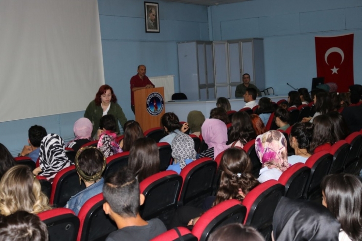 Dpü Şaphane Meslek Yüksekokulu’nda Oryantasyon Programı