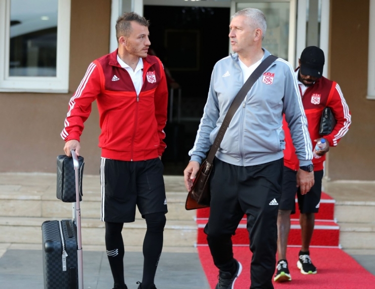 Sivasspor, Galatasaray Maçı İçin İstanbul’a Gitti