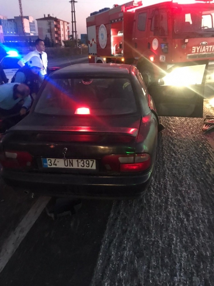 Kazada Sıkışan Sürücü İtfaiye Tarafından Kurtarıldı