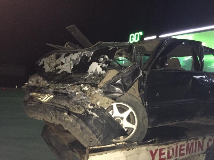 Kazada Sıkışan Sürücü İtfaiye Tarafından Kurtarıldı