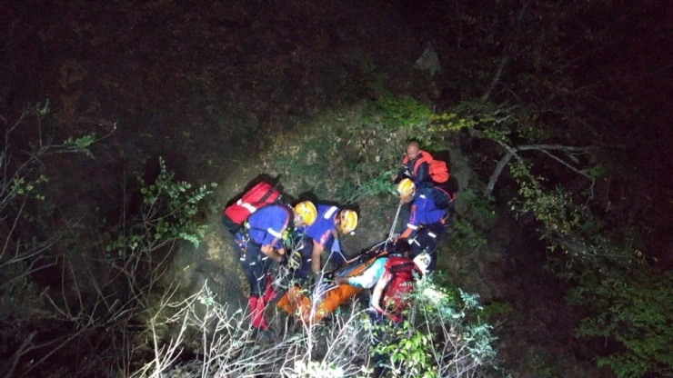 Kayalıklardan Düşen Yaşlı Adam Hayatını Kaybetti