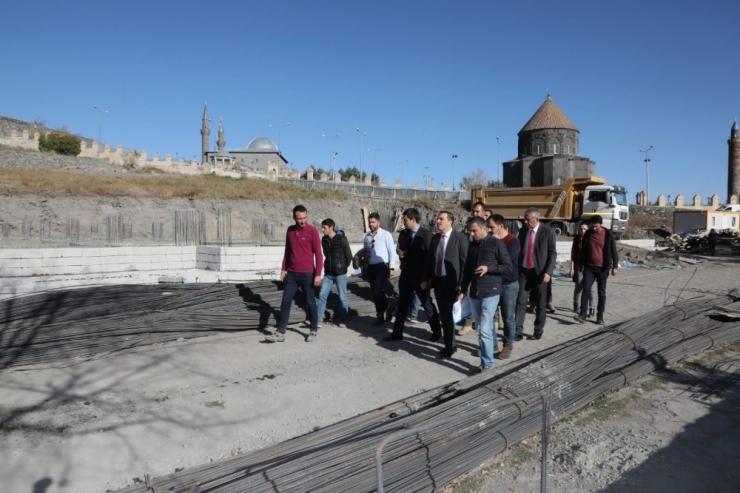 Vali Türker Öksüz, Bedesten İnşaatında İncelemelerde Bulundu