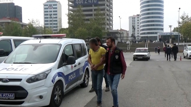15 Temmuz Şehitler Köprüsü’nde Yolu Kapatan Silahlı Şahıs Adliyeye Sevk Edildi