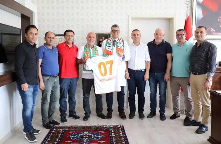 Alanyaspor’dan Lakadamyalı’ya ’Hayırlı Olsun’ Ziyareti