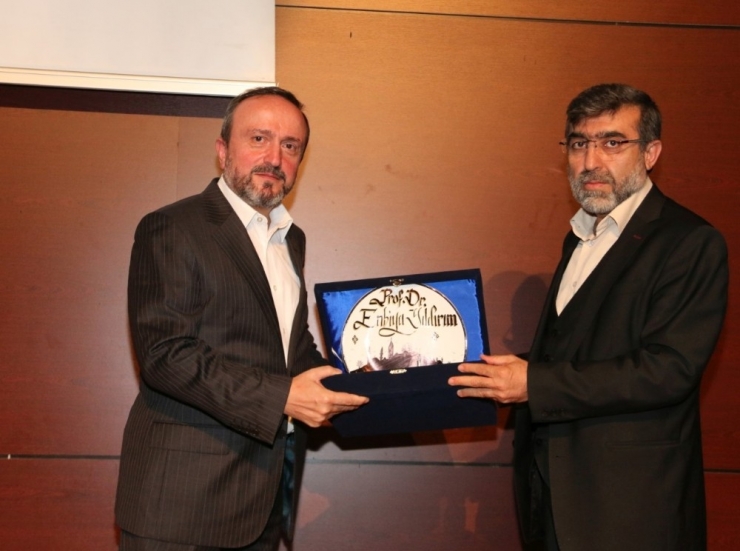 Prof. Dr. Yıldırım Nevü’de “Kur’ân Bize Yeter” Söylemi Üzerine Konuştu