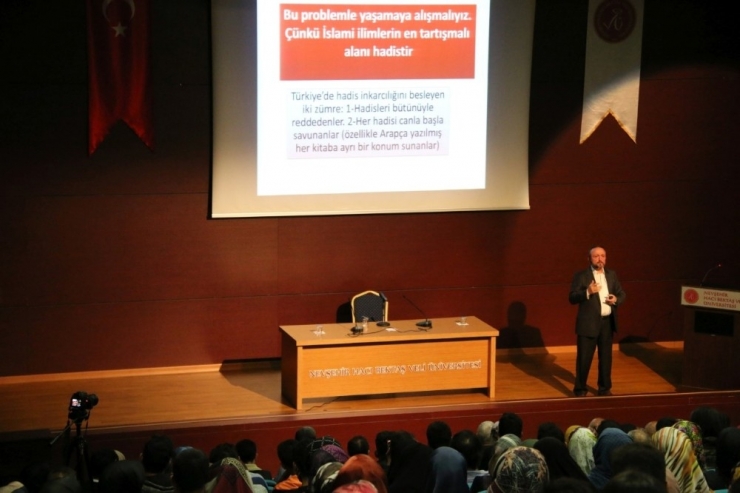 Prof. Dr. Yıldırım Nevü’de “Kur’ân Bize Yeter” Söylemi Üzerine Konuştu