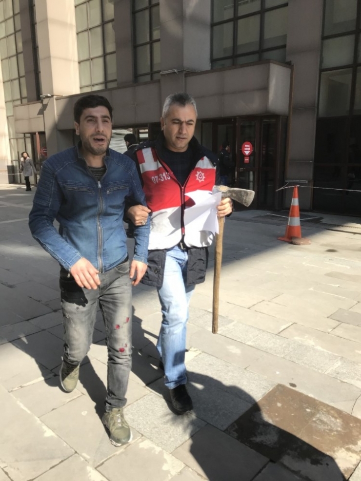 Bakırköy Adliyesi’ne Balta İle Gelen Sanığa Beraat