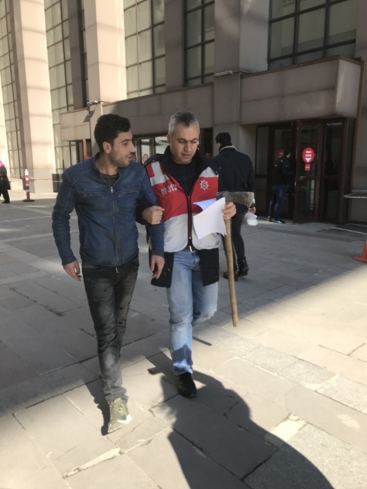 Bakırköy Adliyesi’ne Balta İle Gelen Sanığa Beraat