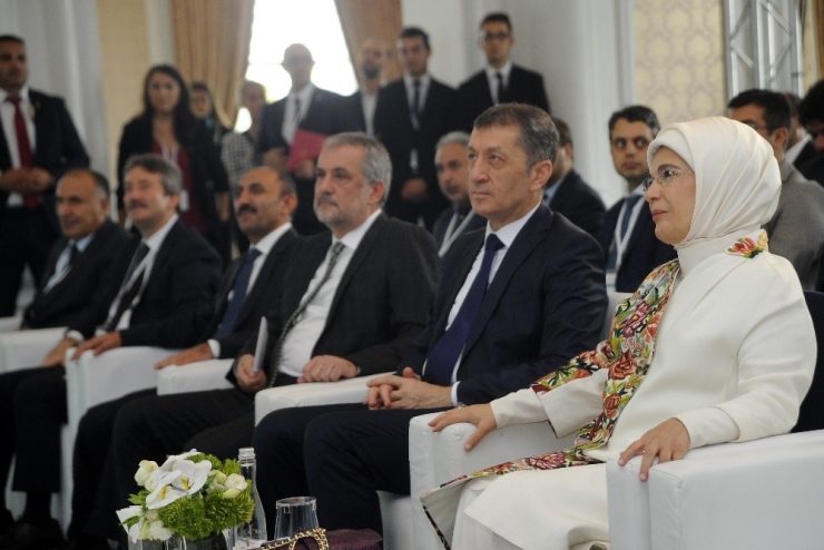Emine Erdoğan: "3 Yılda 280 Bin Çocuğumuza Sıfır Atık Eğitimi Verilmesi Hedefleniyor"