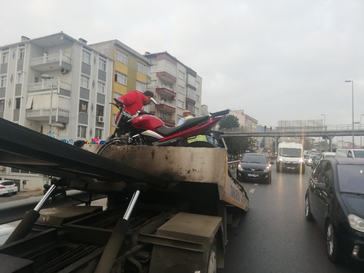 Avcılar E-5’te Trafiği Kilitleyen Kaza: 1 Yaralı