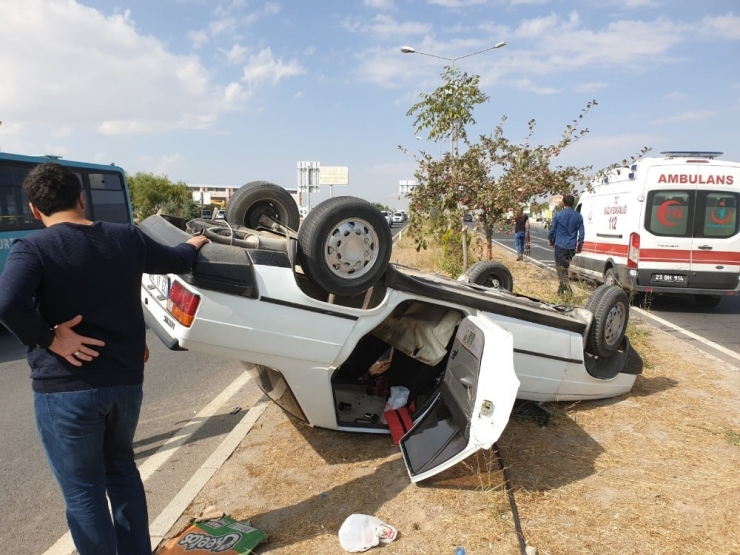 Elazığ’da Tır İle Çarpışan Otomobil Takla Attı: 3 Yaralı