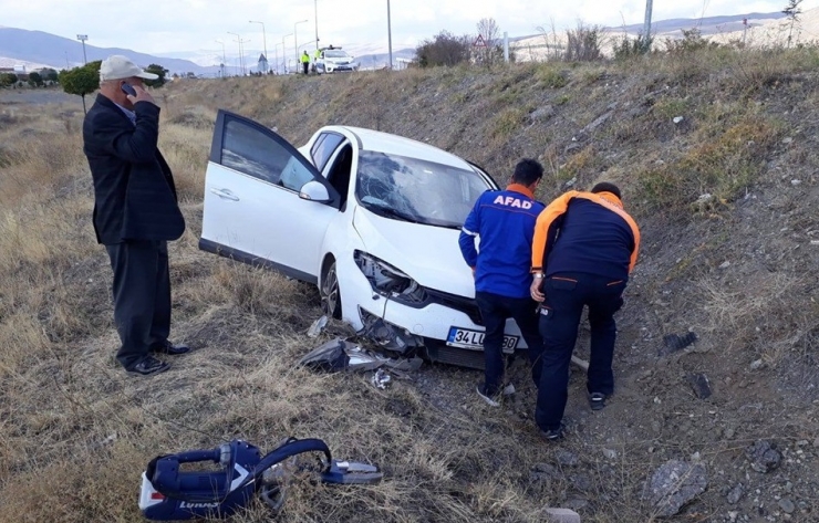 Erzincan’da Trafik Kazası: 2 Yaralı