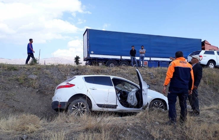 Erzincan’da Trafik Kazası: 2 Yaralı