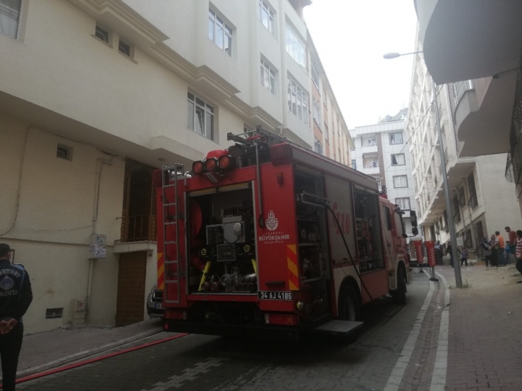 Esenyurt’ta Korkutan Çatı Yangını