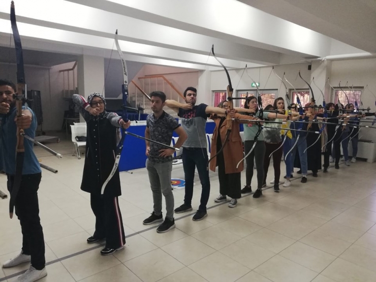 Erciyes Üniversitesi’nde Okçuluk Kursu Başladı