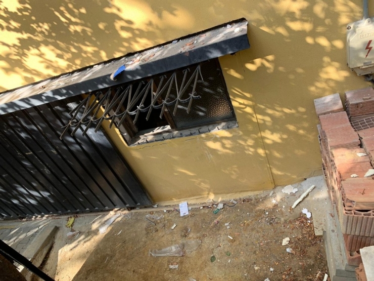 Depodaki 150 Bin Tl Değerindeki Elektronik Malzemeyi Çalan Hırsızlar Kamerada