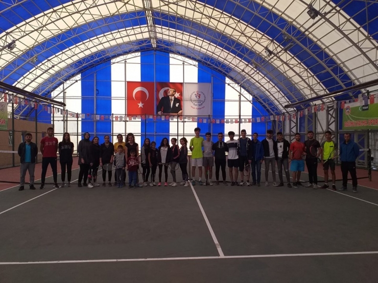 Genç Raketler Amatör Spor Haftasında Raket Salladı