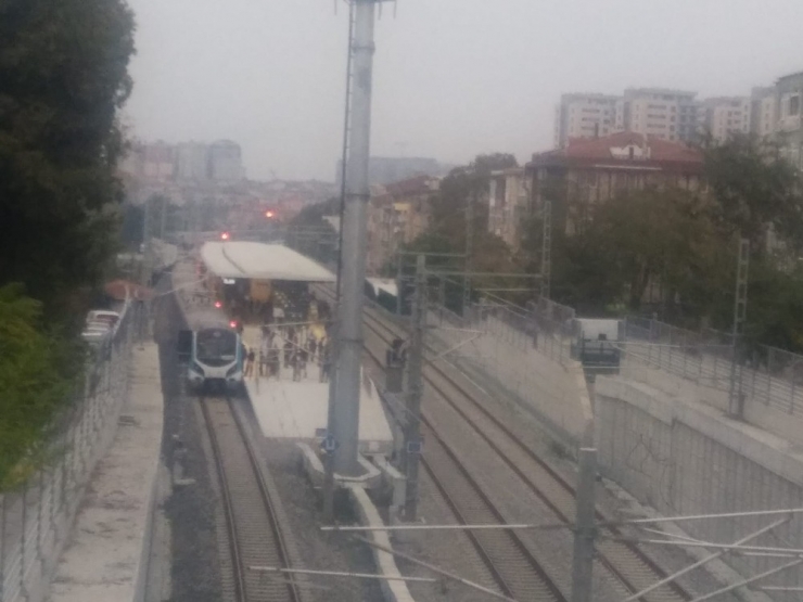Köprü Altındaki Yangın Marmaray Seferlerini Aksattı