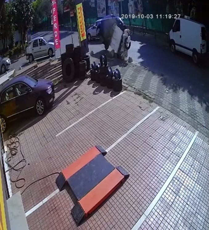 1 Yaşındaki Bebek, Anne Ve Anneannenin Ölümden Döndüğü İnanılmaz Kaza Kamerada