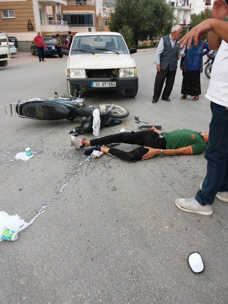 Otomobil İle Çarpışan Motosikletin Sürücüsü Yaralandı