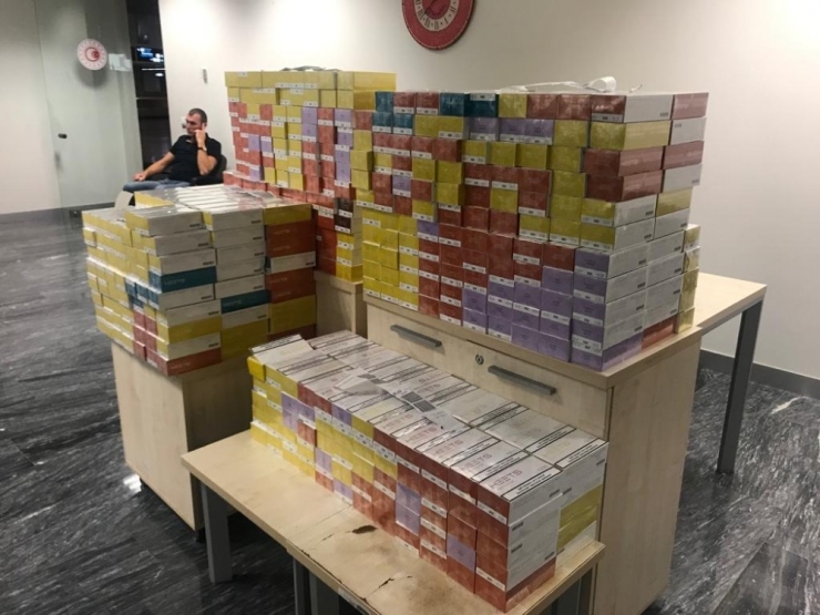 Ukraynalı Turist 7 Bin 830 Paket Elektronik Sigarayla Yakalandı